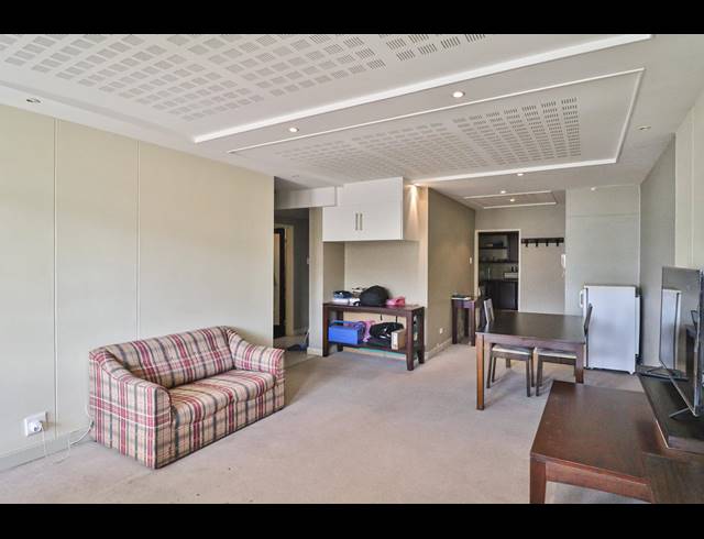 2 BEDROOM APARTMENT RENTED IN HUMEWOOD